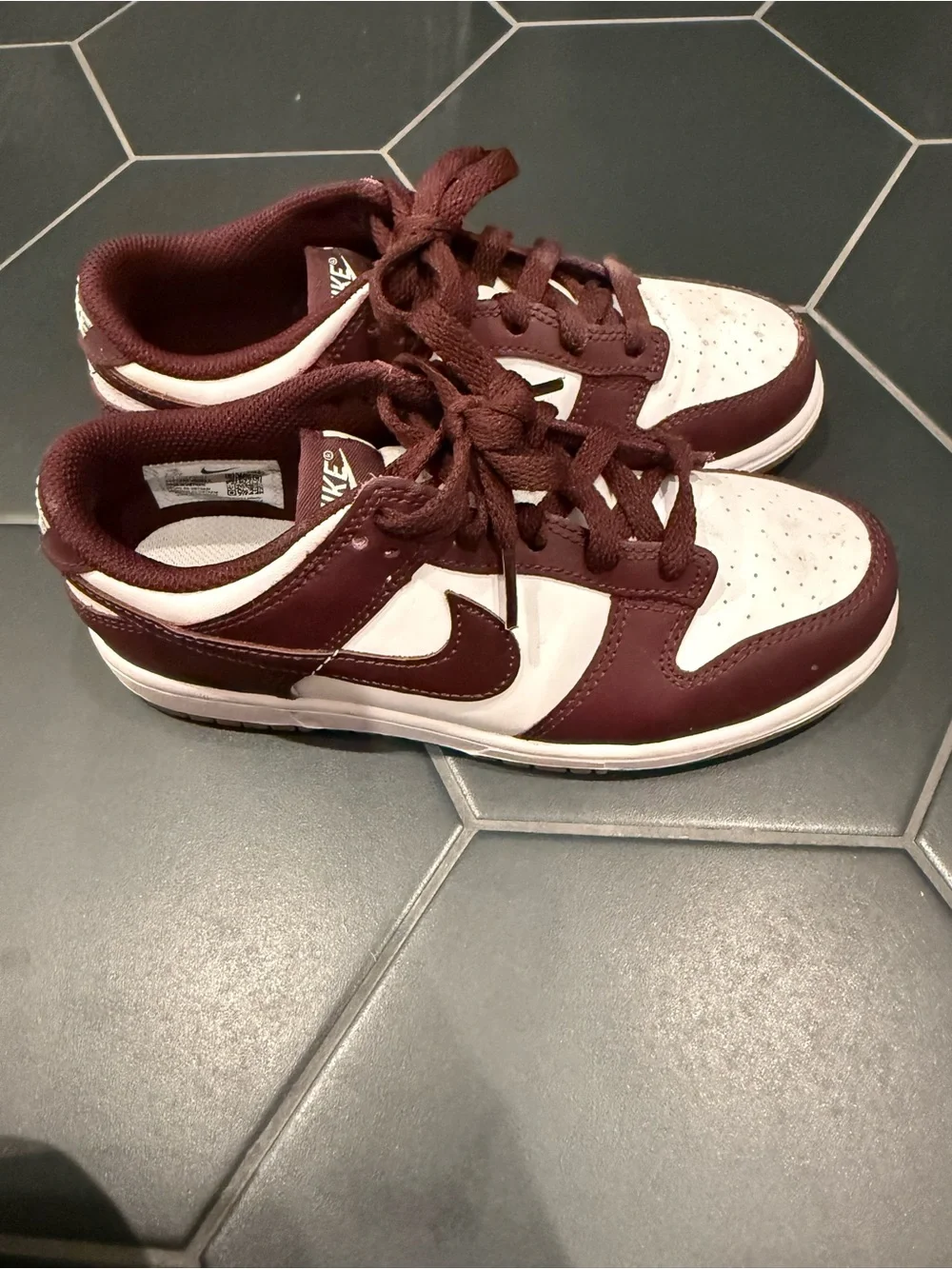 Nike Kids Low-Top Sneakers - Maroon and White